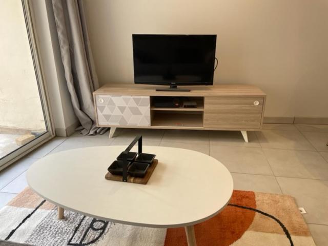Appartement Climatise Avec Cour En Centre Ville Carpentras Zewnętrze zdjęcie